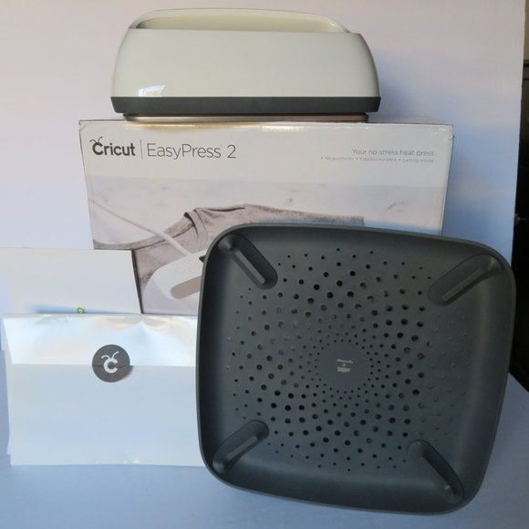 CRICUT EASY PRESS 2 9 X 9 ONE TIME USE ONLY WHITE LIKE NEW - Picture 2 of 11